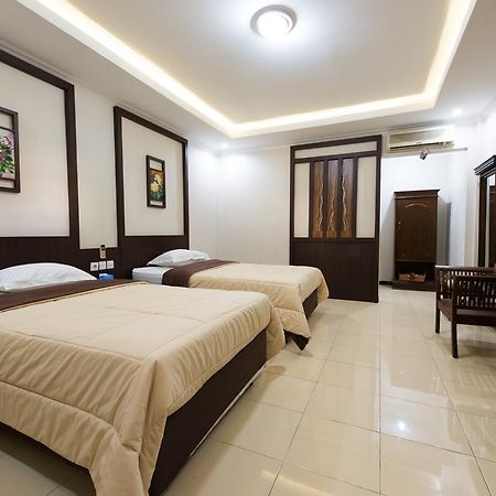 Hotel Wisma Djaja Syariah Bojonegoro Exterior foto