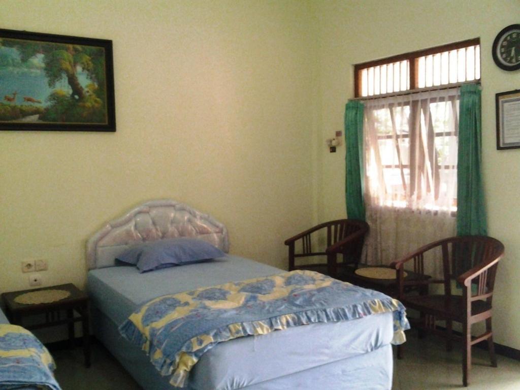 Hotel Wisma Djaja Syariah Bojonegoro Zimmer foto
