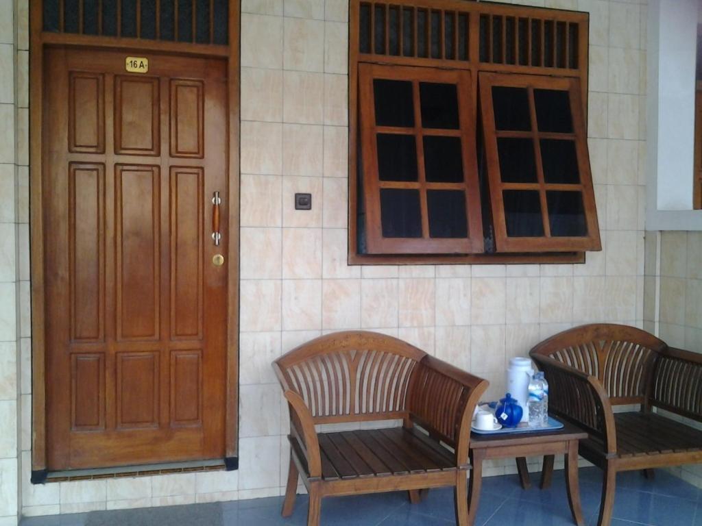 Hotel Wisma Djaja Syariah Bojonegoro Zimmer foto