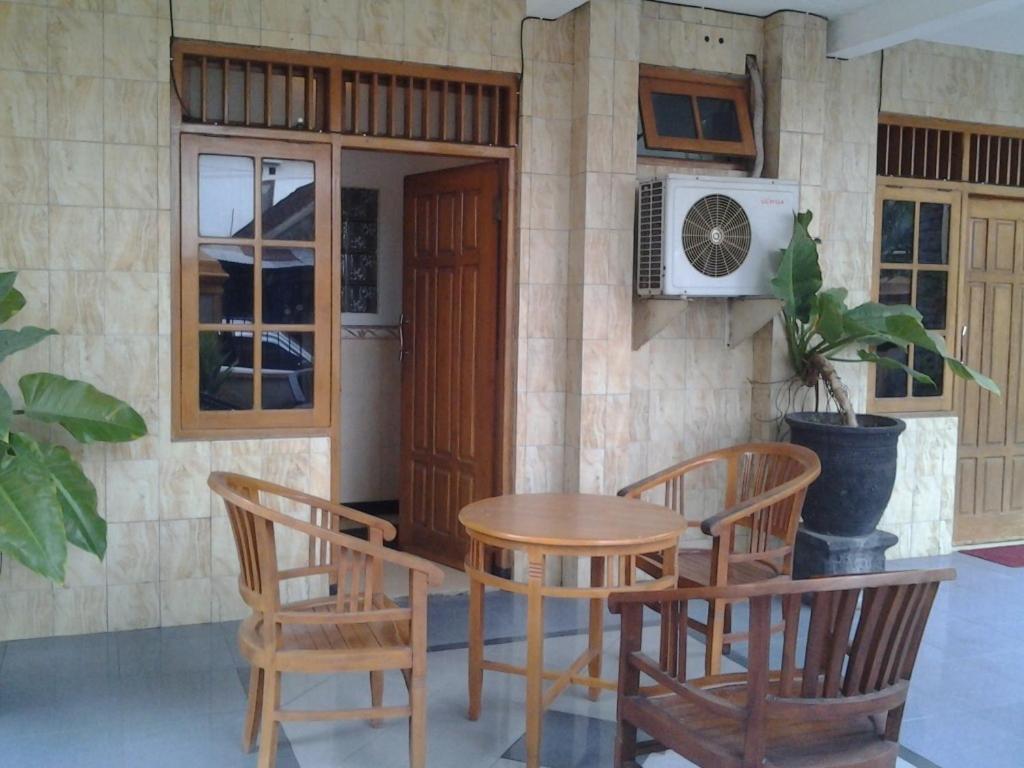 Hotel Wisma Djaja Syariah Bojonegoro Zimmer foto