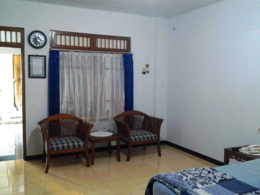 Hotel Wisma Djaja Syariah Bojonegoro Zimmer foto
