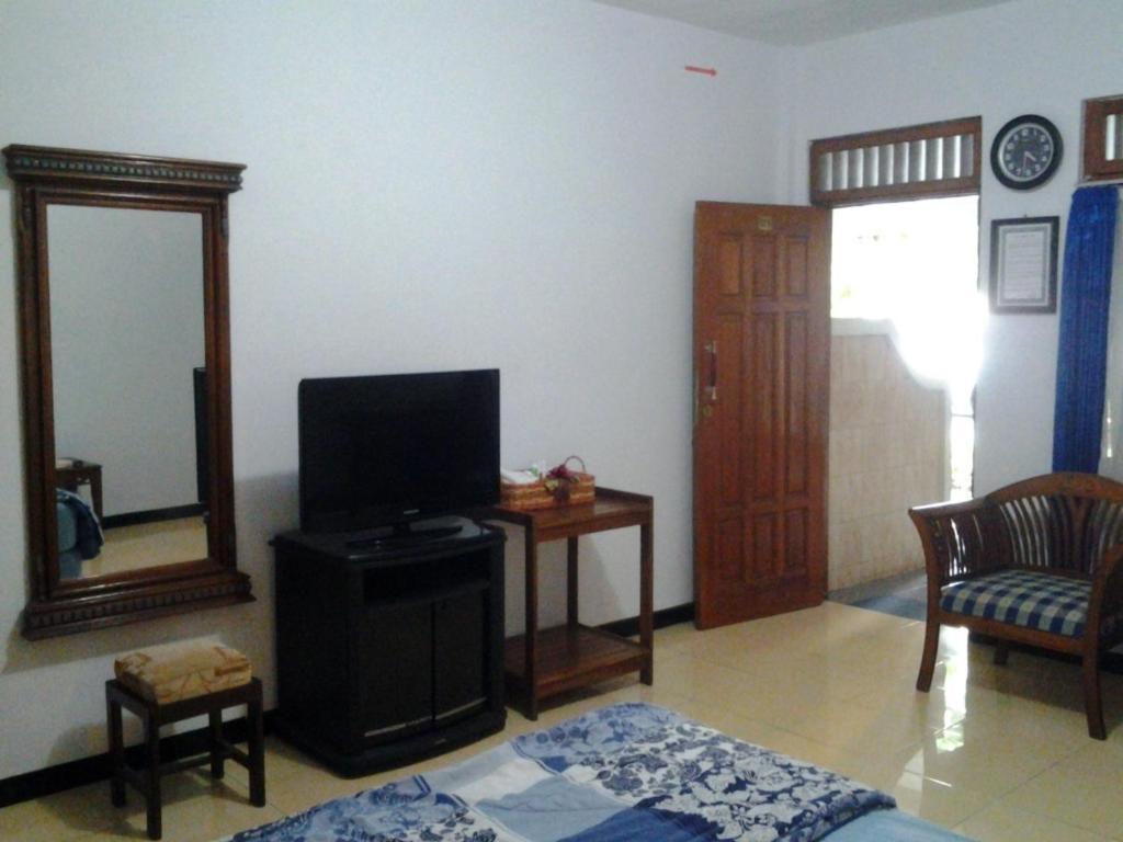 Hotel Wisma Djaja Syariah Bojonegoro Zimmer foto
