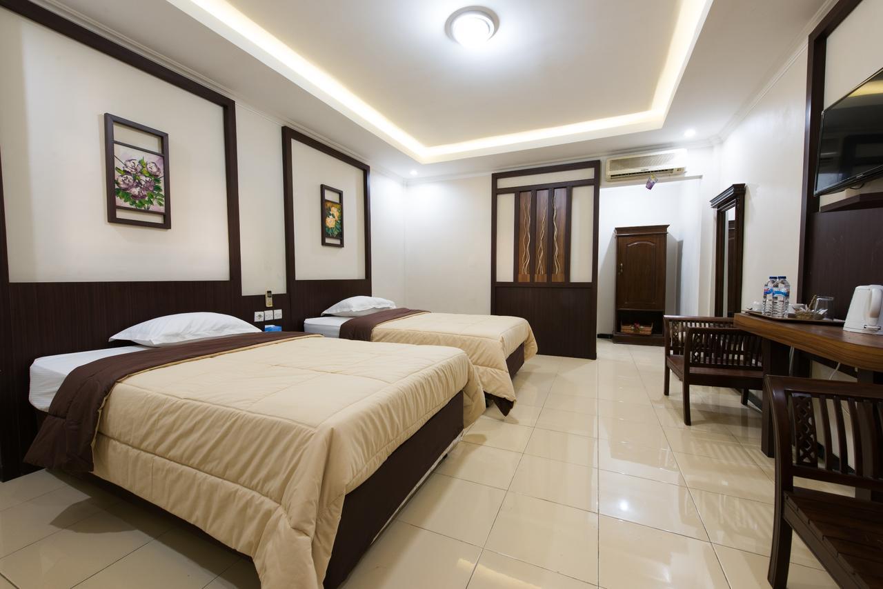 Hotel Wisma Djaja Syariah Bojonegoro Exterior foto