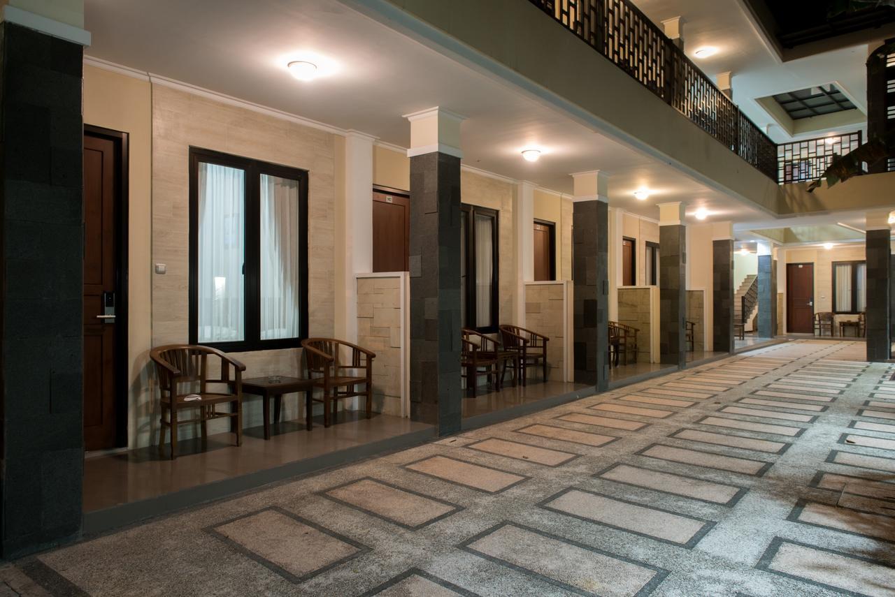 Hotel Wisma Djaja Syariah Bojonegoro Exterior foto