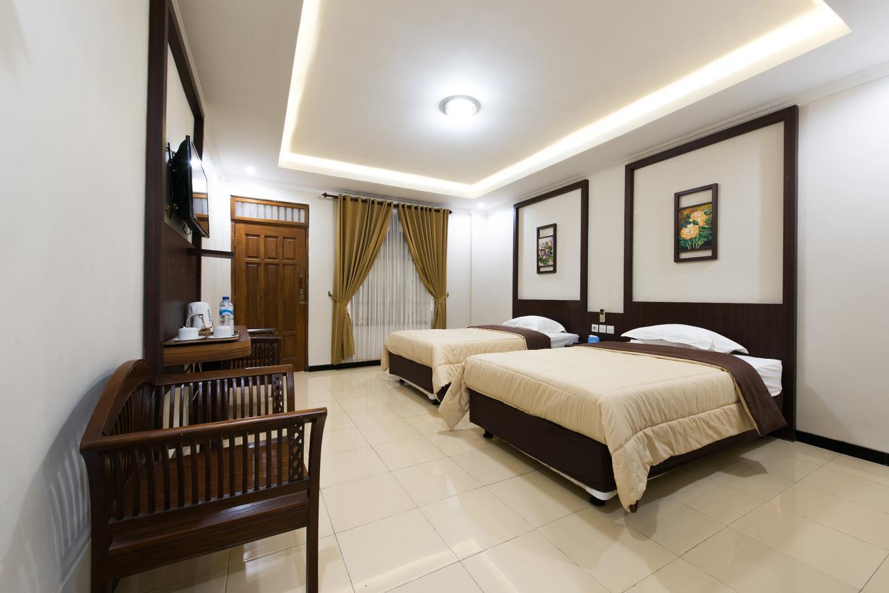 Hotel Wisma Djaja Syariah Bojonegoro Exterior foto
