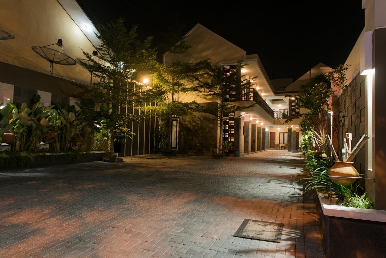 Hotel Wisma Djaja Syariah Bojonegoro Exterior foto